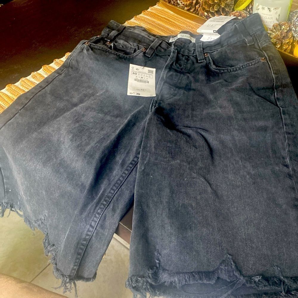 NWT Tzara distressed blk size 40 , relaxed fit denim shorts